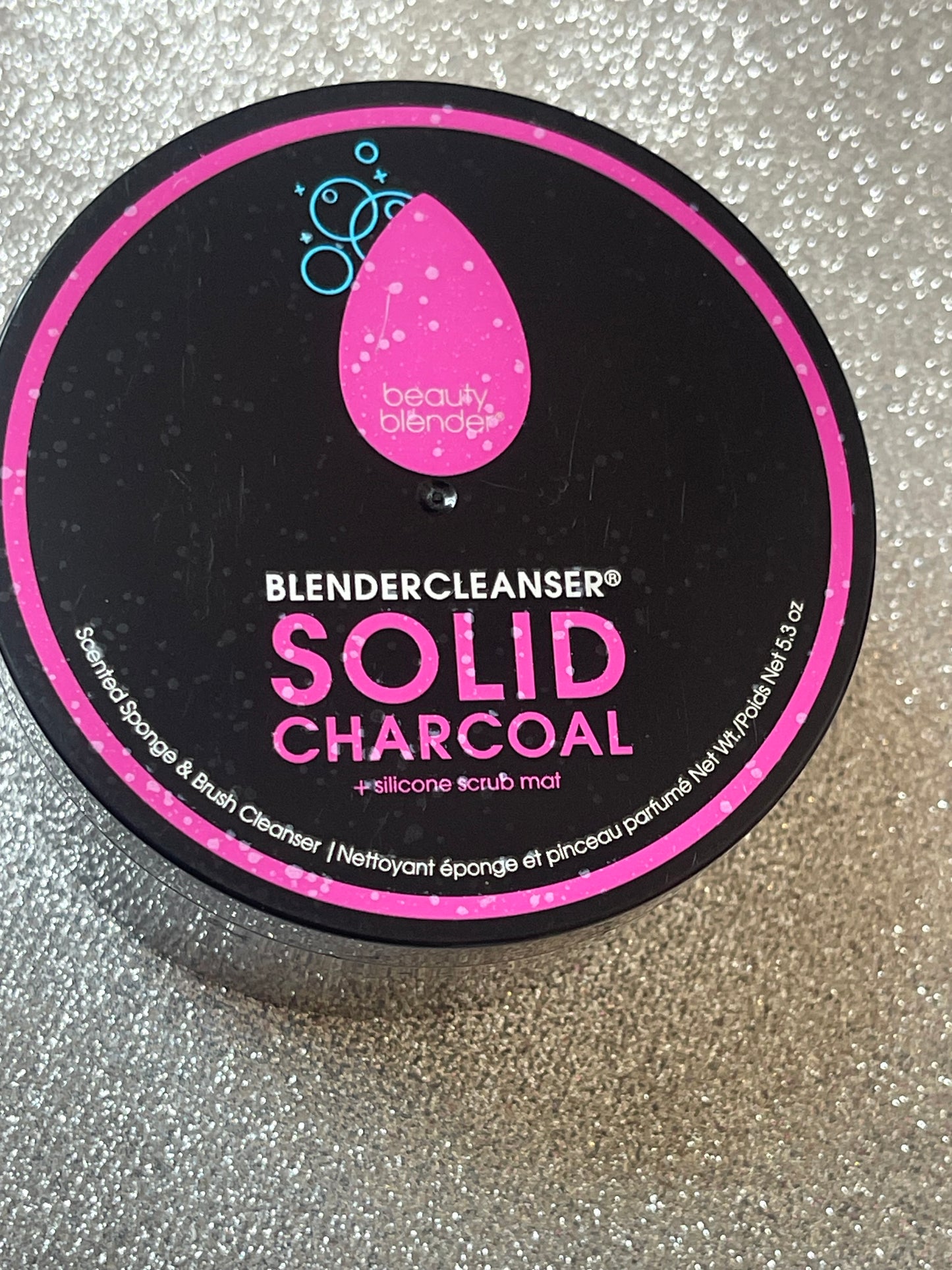 Beauty blender BLENDERCLEANSER®
SOLID CHARCOAL SCENTED SPONGE AND BRUSH CLEANSER