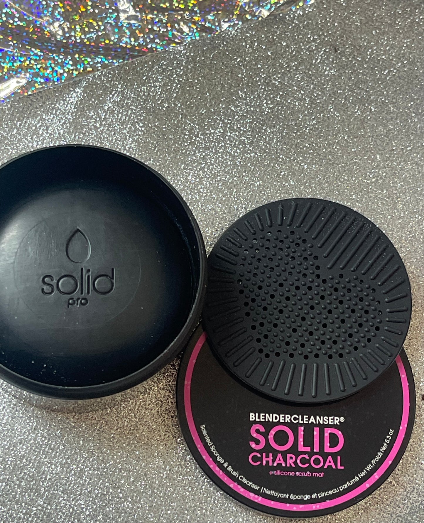 Beauty blender BLENDERCLEANSER®
SOLID CHARCOAL SCENTED SPONGE AND BRUSH CLEANSER